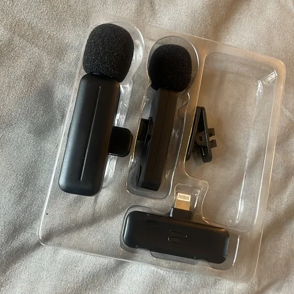 POSHMARK #POSHLIVE SHOW HOST CLIP ON MICROPHONE FOR IPHONE OR IPAD ARRIVES NEW